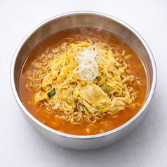 辛(シン)ラーメン/チーズ玉子ジャージャー麺