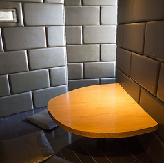 お座敷4名様用個室！店内唯一の個室席！歓送迎会、プライベート飲み会、女子会などプライベート空間をお楽しみいただけます。芋蔵名物や自慢の九州料理を是非お楽しみくださいませ！