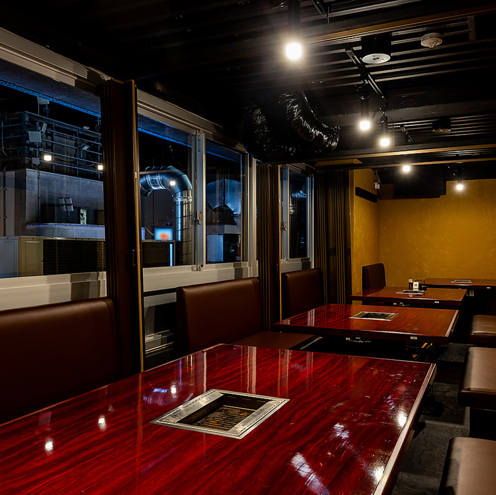 ≪横浜駅徒歩3分≫お洒落な内観で個室もあります♪焼肉宴会や焼肉デート、女子会にも最適です♪