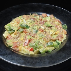 チョップドユッケサラダ