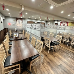 仕切りで分けると半個室になります。ご予約人数に応じてお席ご用意可能ですので店舗までご相談下さい♪