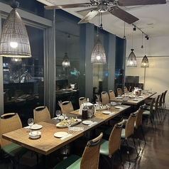 つなげば大人数も対応可能なテーブル席もございます♪