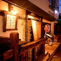 暖簾と赤提灯に誘われてふらりと立ち寄りたくなる