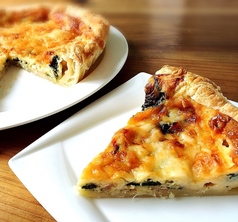 ベーコンとほうれん草の自家製キッシュ