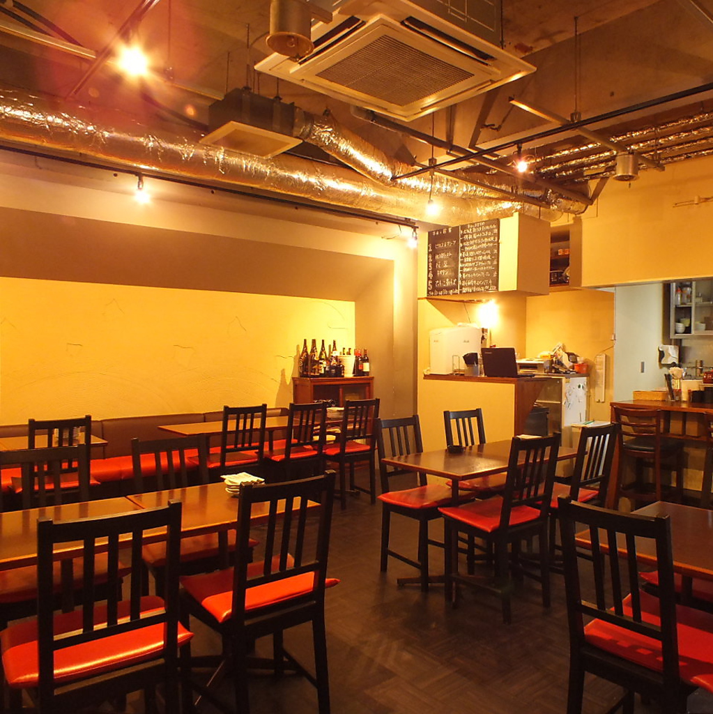 歓送迎会や貸切にピッタリの広々とした店内。同僚や仲間内で飲むのにピッタリです☆