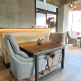 【全席ソファー席】ふかふかなソファーでリラックスしてお食事を楽しみください◎