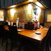 当店ではカウンター席を完備しており、おひとり様も大歓迎です。静かな雰囲気の中で、ゆったりとした時間をお過ごしいただけます。カウンター席では、目の前で料理を作る様子を楽しむこともできます。お一人でのリラックスタイムや、友人との語らいにも最適です。