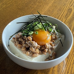 町人豆腐　豆腐と納豆と卵黄とねぎ