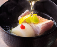 「旬」にこだわった丁寧な料理でおもてなし。