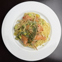 (冷製)スモークサーモンと和の香味野菜たっぷりの冷製スパゲティ