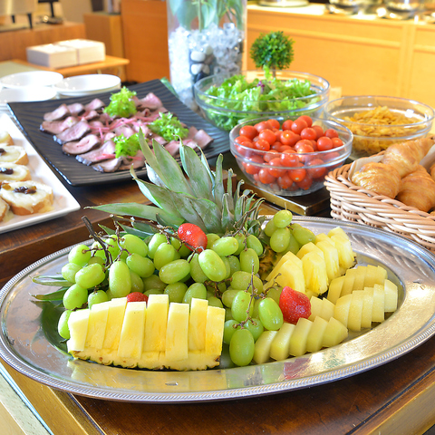 朝食・ランチ、週末祝日のビュッフェで心行くまで和洋料理をご堪能下さい