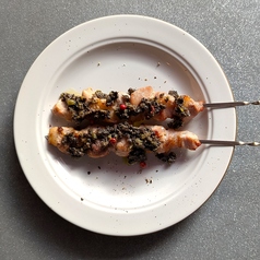 豚の串焼き 旨味の黒いオリーブベースト