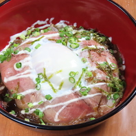 柔らかく仕上げたローストビーフの贅沢盛り