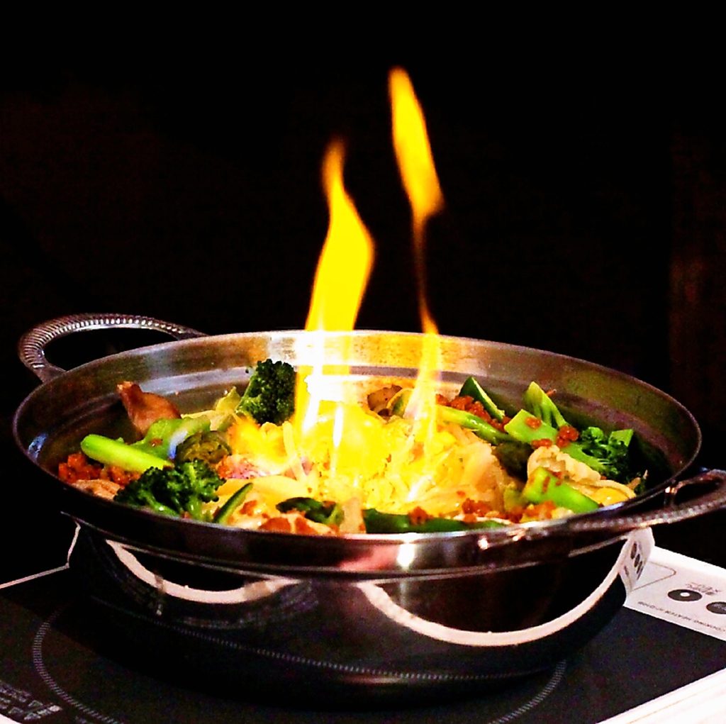 TVでおなじみ『焼ちゃんこ！』　ちゃんこから昇る炎が食欲を掻き立てます