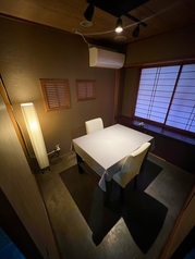 ４部屋ご用意しております。人数に合わせてご案内いたします。
