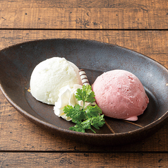 あまおうと塩ミルクの2色アイス