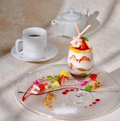 イチゴと紅茶のパフェ