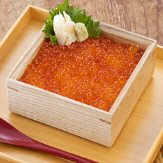 イクラの箱寿司
