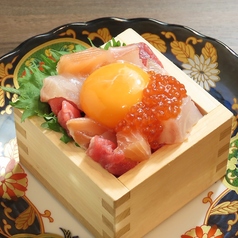 海鮮升盛りユッケ～いくらのせ～