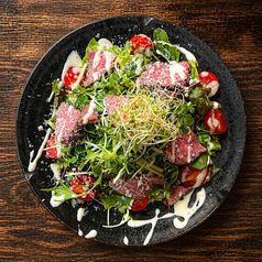 和牛ローストビーフのシーザーサラダ