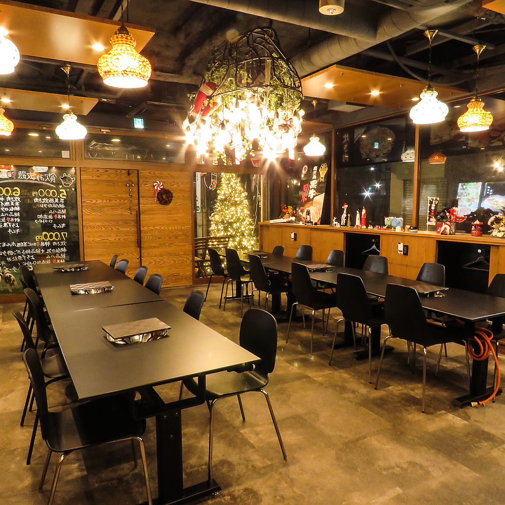 大人数の宴会もこちらの空間を貸し切って利用可能です！お電話でお問合せください。