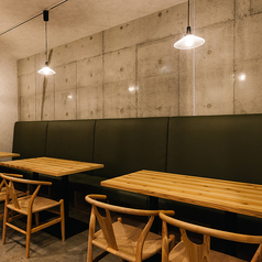 テーブル4名様のお席