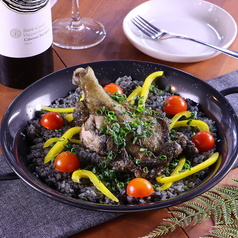 炭火地鶏のブラックパエリア(限定5食~10食)