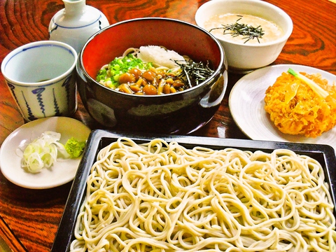 江戸時代から続く本来の食べ方で、そばを提供する老舗。そば粉の味を堪能できる。