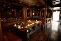 100席のゆったり店内＆フロア貸切可！