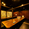 店内に散りばめられた間接照明は静かな脇役ながらも和の趣を感じさせてくれます。ご宴会のお席に安心感と温かみをお届け♪2.5H飲み放題付宴会も3,500円～♪誕生日・記念日のお客様にはデザートプレートも無料サービス♪