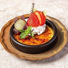 季節のフルーツのせ　自家製クレマ・カタラーナ