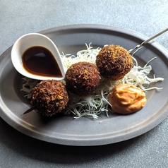 特製メンチカツ オニオンソースとキムチマヨ