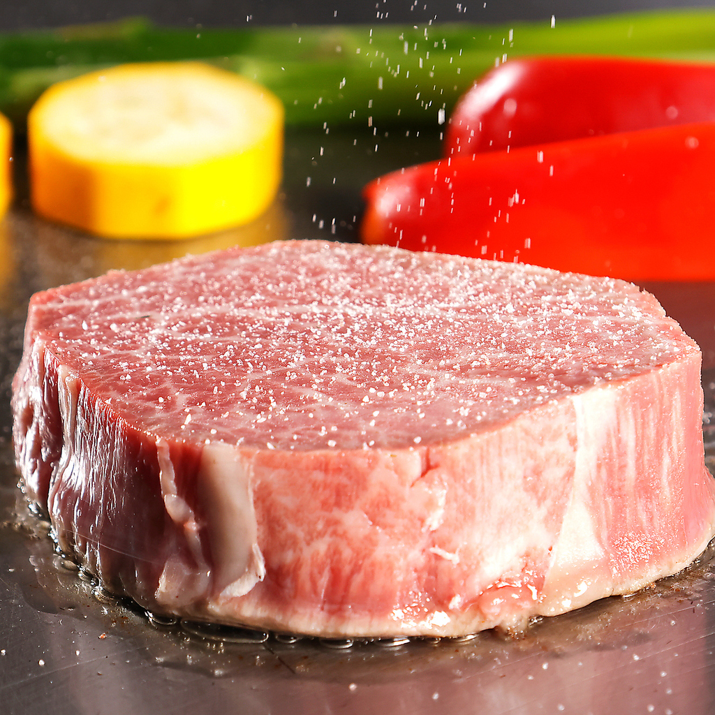 A5ランクのとろける仙台牛や松阪牛、神戸牛など脂が乗った新鮮なお肉を種類豊富にご用意♪