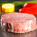 A5ランクのとろける仙台牛や松阪牛、神戸牛など脂が乗った新鮮なお肉を種類豊富にご用意♪