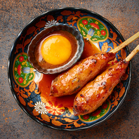 串焼き全品100円で統一。手仕込手作りを貫く串を堪能。