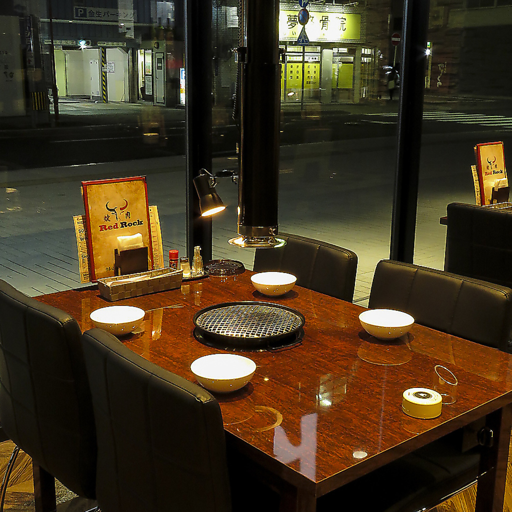 外の景色が見える贅沢な空間。接待や女子会など、色んな使い方ができます★