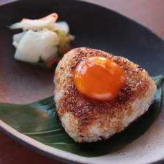 真菜や特製　焼おにぎり漬け卵黄のせ