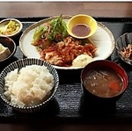 産地直送の新鮮な素材を使った料理が自慢！旬の食材を活かし、心を込めた手作りの味を堪能できます♪