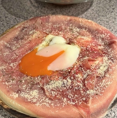 【２４cm】ハモンセラーノとモッツァレラのビスマルク風ピッツァ