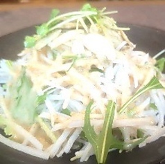 大根と水菜の胡麻マヨネーズ～ゴボウチップをのせて～