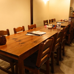 6名様が食事ができるテーブルを3卓ご準備しております。