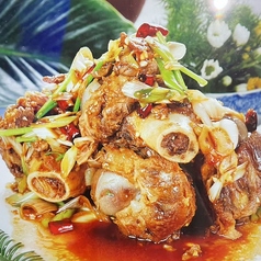 満族風骨付き 肉の炒め 物