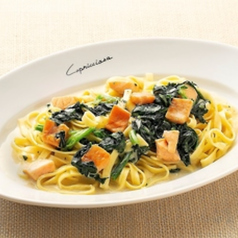 【生パスタ】タリアテッレ スモークサーモンとほうれん草のクリームソース
