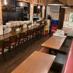 15名様以上で貸切可能です。中規模の宴会にぴったり！店全体を貸切できます。最大25名様まで。事前にご相談いただければモニター・オーディオ設備もご利用いただけます。企画やサプライズのお手伝いも可能です。