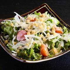 チーズたっぷり温玉シーザーサラダ