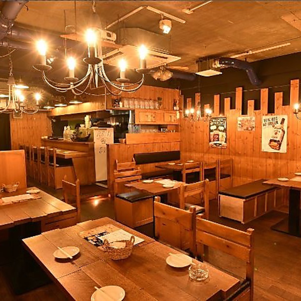 40名様までの貸切も可能です。スクリーンなど設備も揃っているので結婚式二次会なども◎