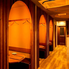 【半個室テーブル席：4名席×4】