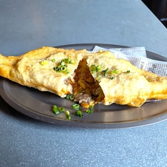 揚げパンピッツァ 牛すじのカレーパン風