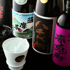 利酒師が選んだ250種の焼酎と日本酒の数々