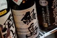飲み放題でも全ての日本酒がお楽しみいただけます。あんな銘酒、こんな銘酒を飲み放題でも楽しめるのは「うぉんたなVARIO」だけ！